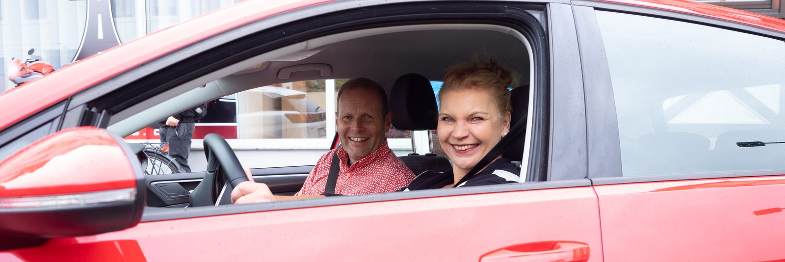 Micha und Netti im Auto